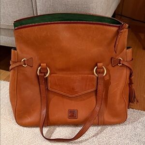 Elegant Tan Leather Tote Bag
